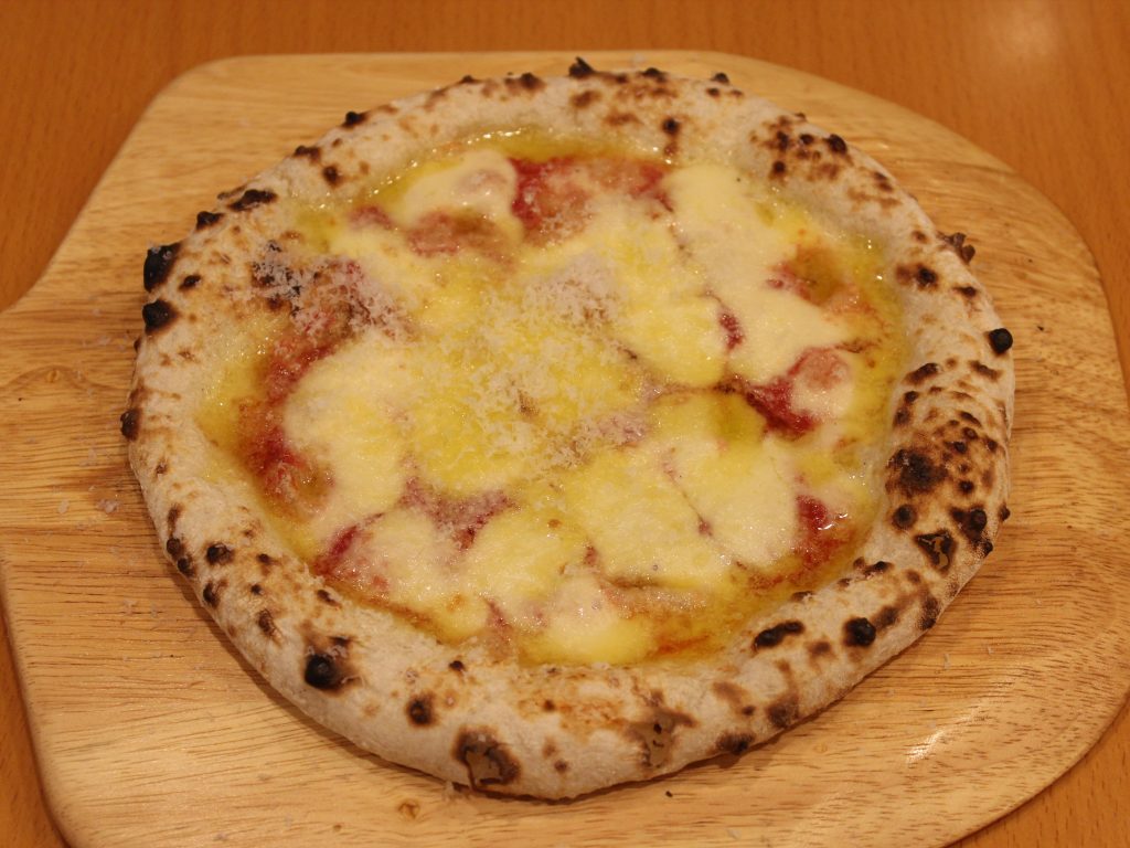 有機小麦粉、有機トマト、有機オリーブオイル、有機モッツァレラチーズ、天然酵母