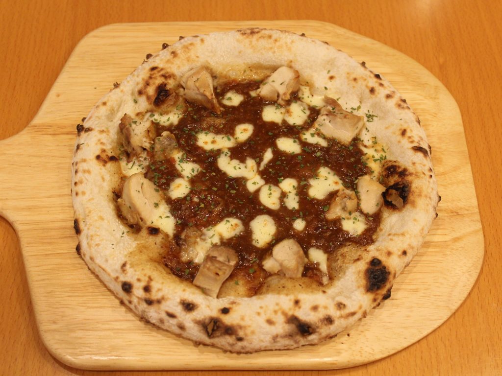 有機キーマカレー、有機小麦粉、有機鶏肉、有機モッツァレラチーズ、有機パセリ、天然酵母