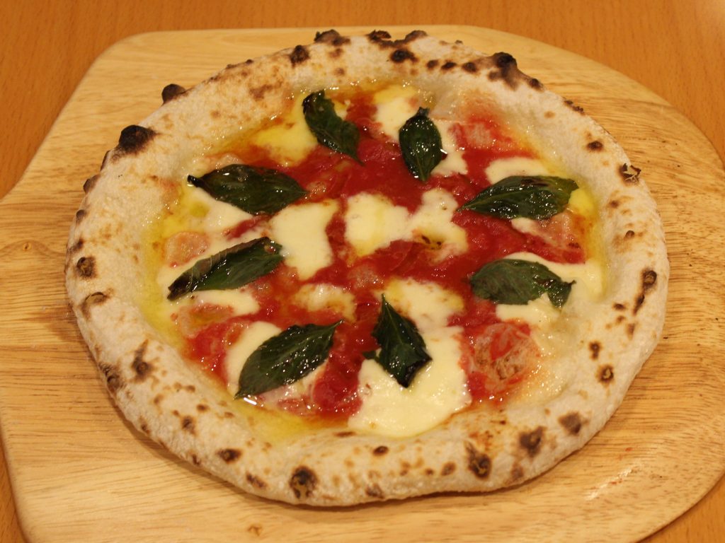 有機小麦粉、有機トマト、有機オリーブオイル、有機モッツァレラチーズ、農薬不使用バジル、天然酵母