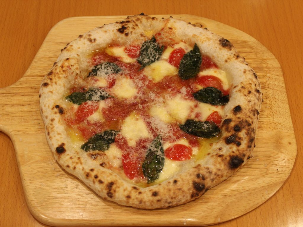 有機小麦粉、有機トマト、有機オリーブオイル、有機ミニトマト、農薬不使用バジル、天然酵母、パルミジャーノ・レッジャーノ