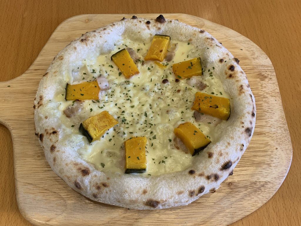 有機小麦粉、有機パセリ、有機かぼちゃ、有機バター、有機牛乳、有機薄口しょうゆ、有機野菜ブイヨン、化学調味料不使用ベーコン、天然酵母