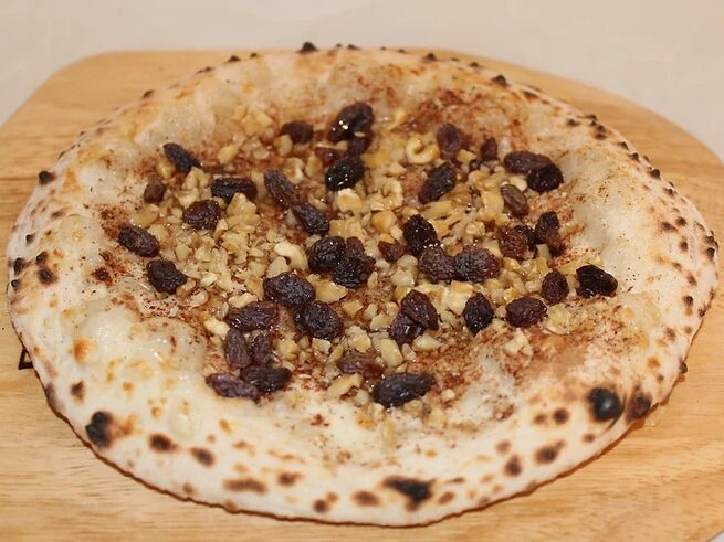 有機小麦粉、有機モッツァレラチーズ、有機くるみ、有機レーズン、有機シナモン、有機メープル、タレッジョ、ゴルゴンゾーラ、パルミジャーノ・レッジャーノ、天然酵母