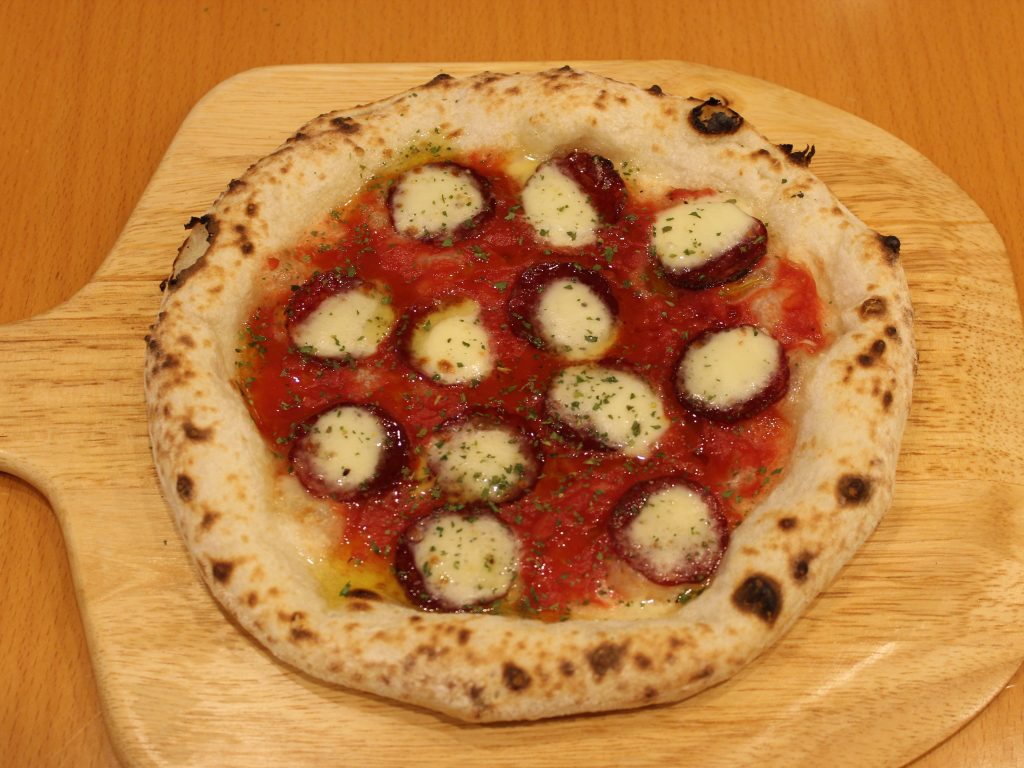 有機小麦粉、有機トマト、有機オリーブオイル、有機パセリ、有機モッツァレラチーズ、サラミ、天然酵母