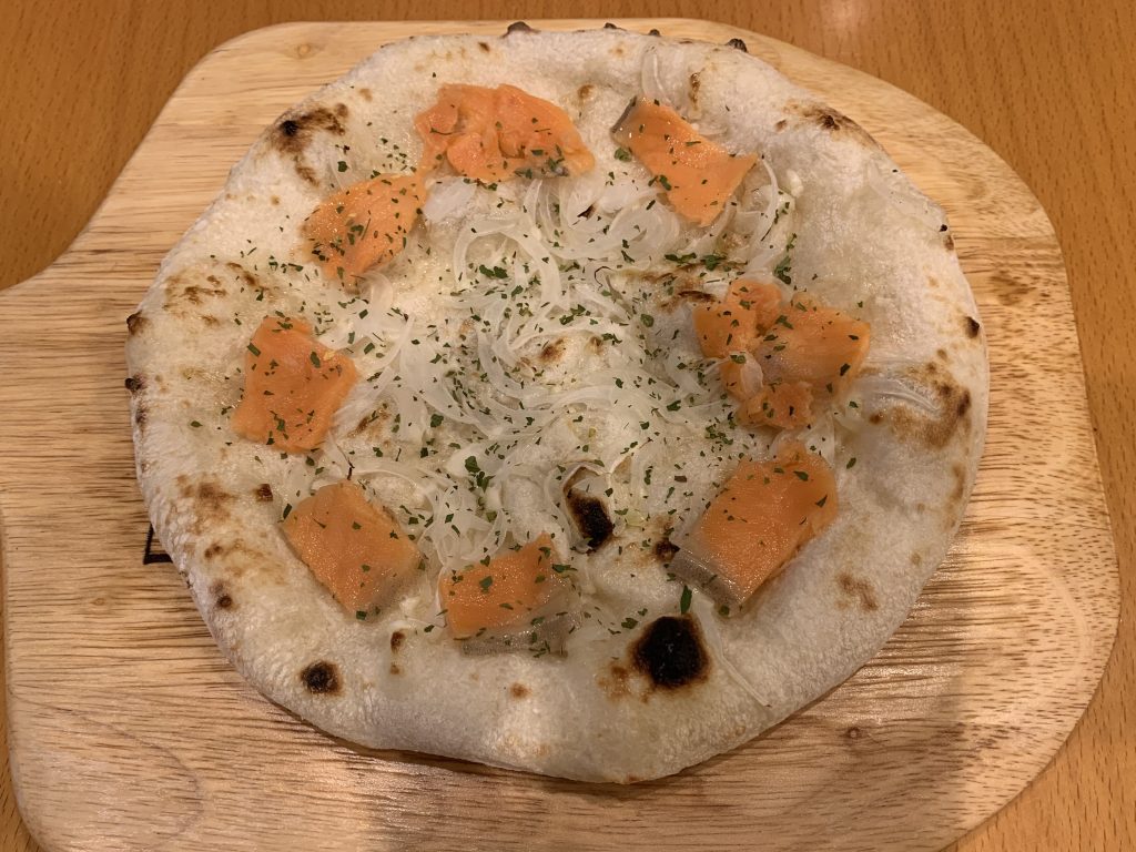 有機小麦粉、有機たまねぎ、有機パセリ、マヨネーズ、サーモン、天然酵母