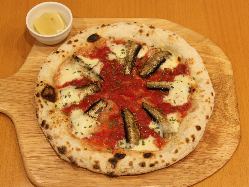 有機小麦粉、有機トマト、有機パセリ、有機モッツァレラチーズ、有機にんにく、有機レモン、いわし、天然酵母