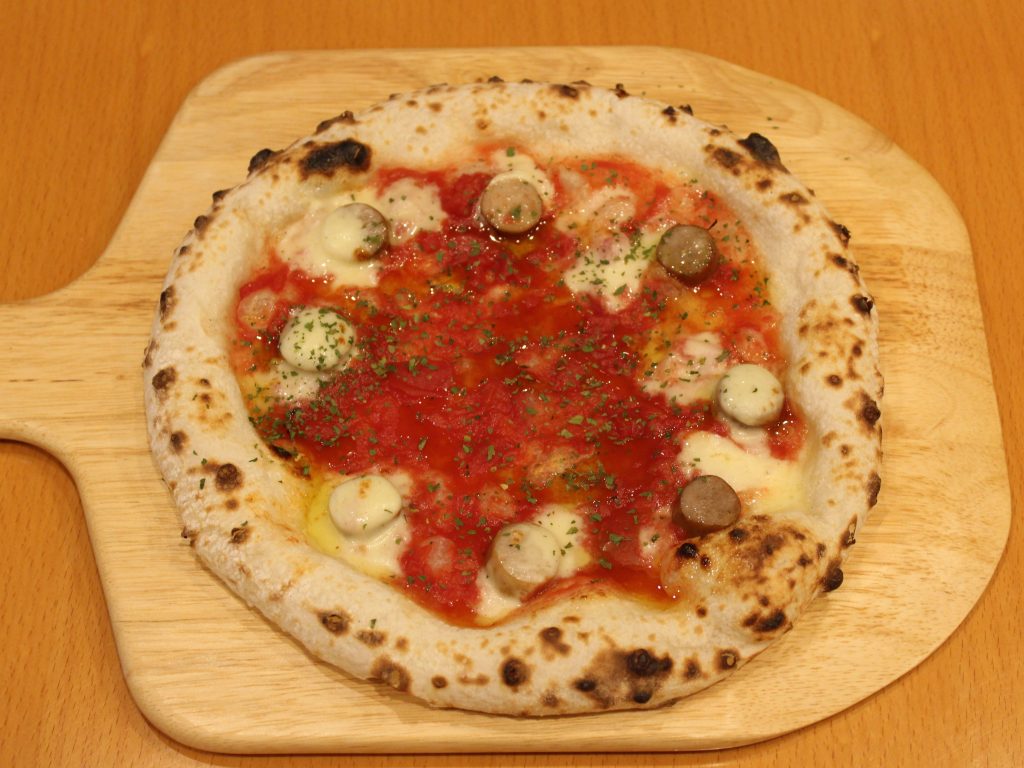 有機小麦粉、有機トマト、有機オリーブオイル、有機パセリ、有機モッツァレラチーズ、化学調味料不使用ソーセージ、天然酵母