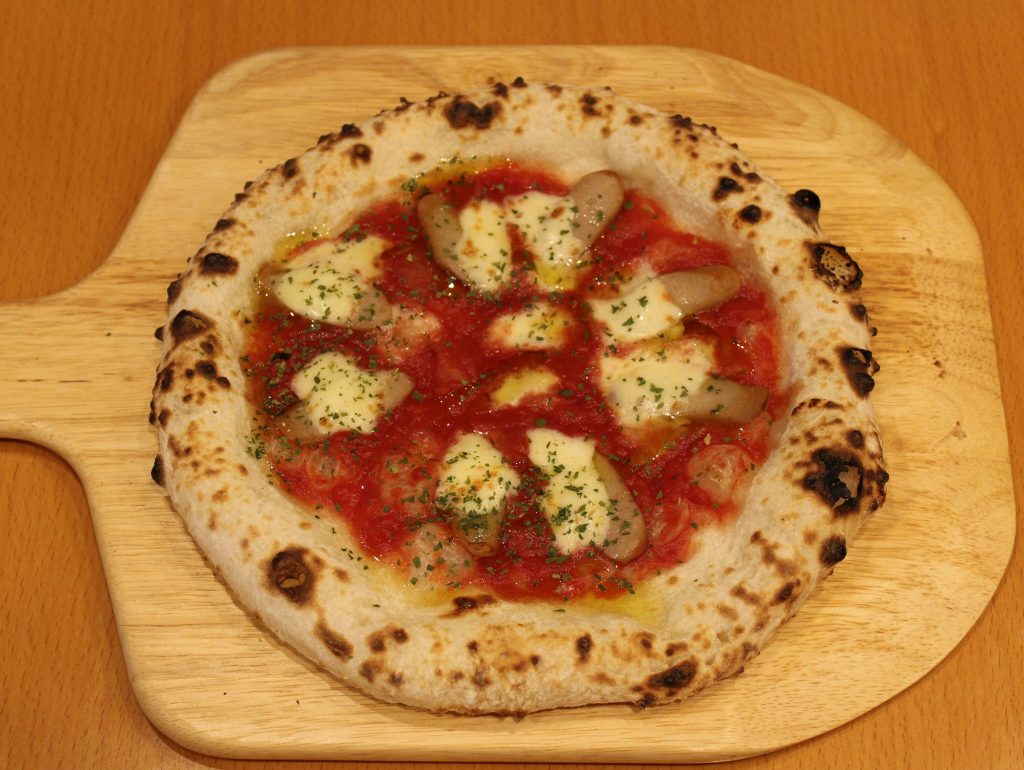 有機小麦粉、有機トマト、有機オリーブオイル、有機パセリ、有機モッツァレラチーズ、化学調味料不使用ウィンナ、天然酵母