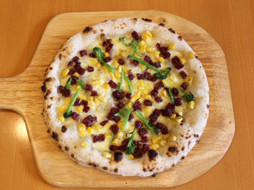 有機小麦粉、有機モッツァレラチーズ、サラミ、有機コーン、有機オリーブオイル、天然酵母